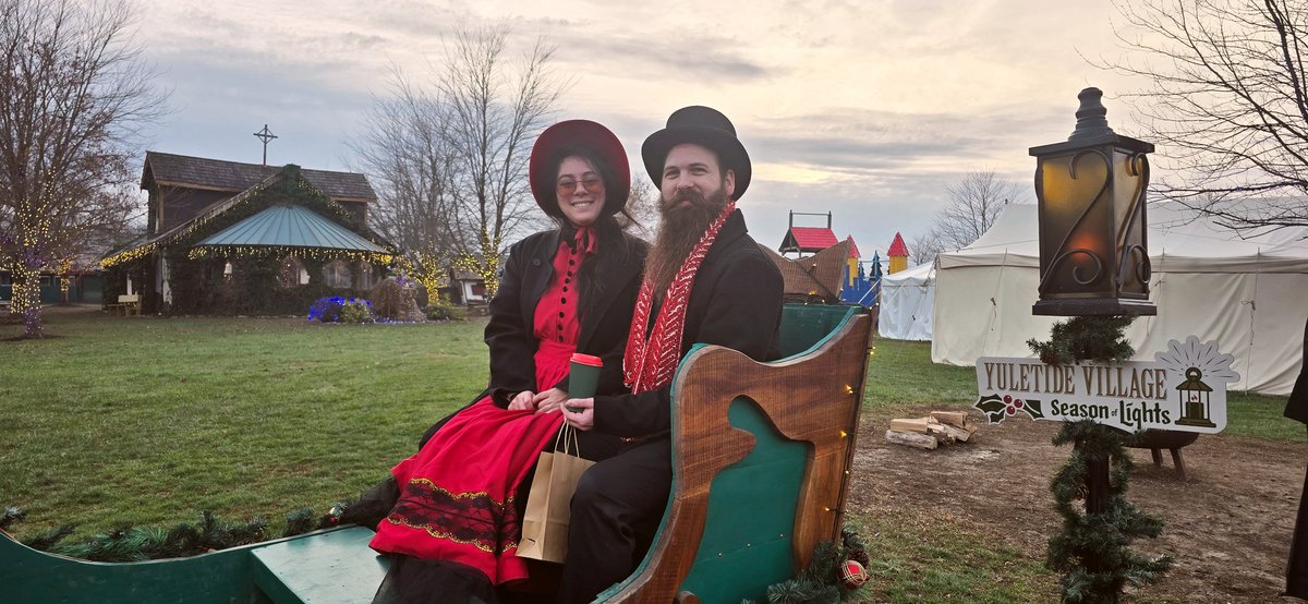 SpongeyAstro's tweet photo. A Merry Dickensian Christmas from Yuletide Village 2024

It was beautiful weather the whole day.  Ren Faire is so gorgeous with the Holiday cheer.  Seeing so many people dress up is the best part to me.  It's worlds away. https://t.co/3Emv2jl6Ho