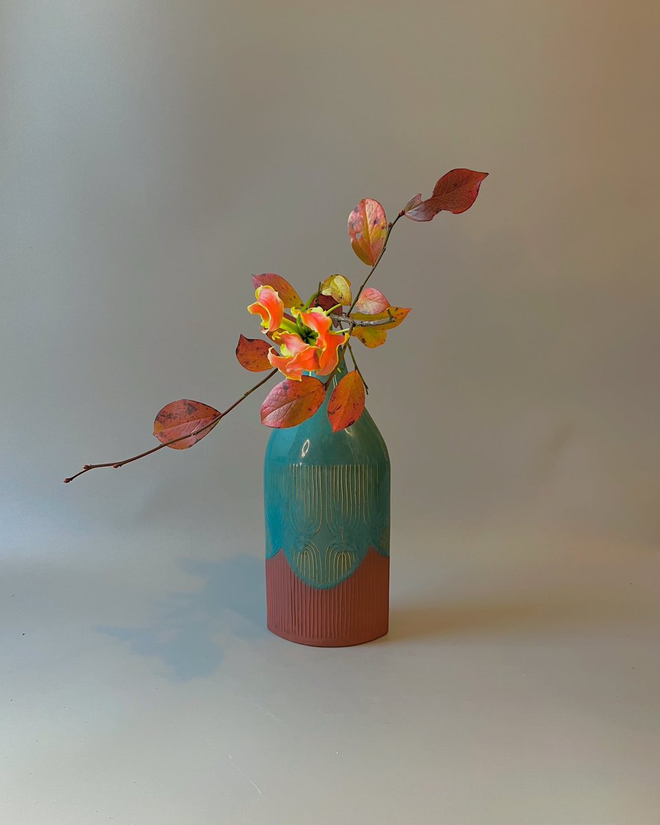 toshi118800's tweet photo. 師走の風に耐えて
#いけばな #ikebana https://t.co/KKVfsFXOEi