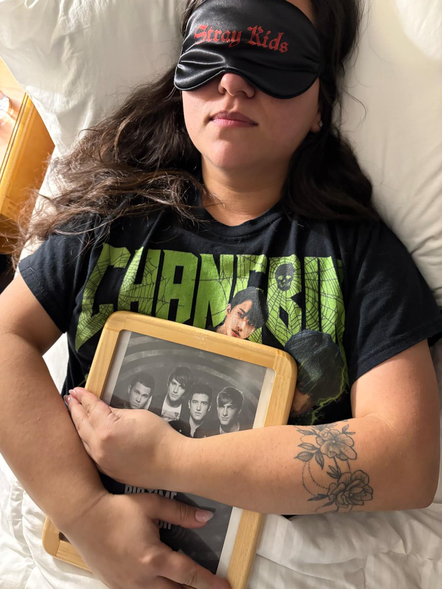 claraschmidt20's tweet photo. After the concert.... goodnight🤣 https://t.co/4ABGe2zuEa