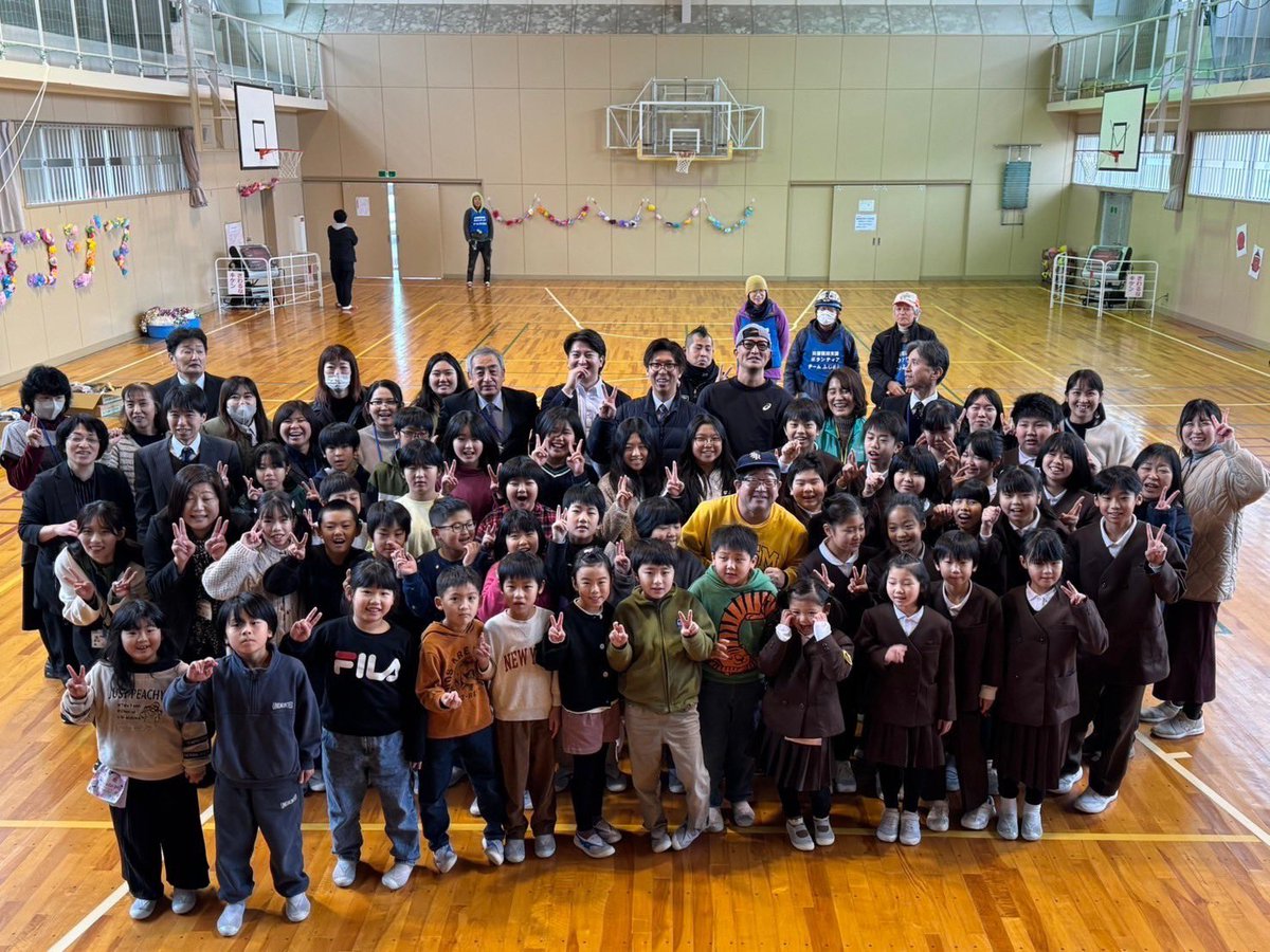 sambomaster_txt's tweet photo. #サンボマスター 山口隆 #珠洲市 #輪島市 をはじめ、
復興のため尽力されている方々にお会いしてきました。
音楽が少しでも誰かの救いになりますように。少しでも笑顔が生まれますように。
1日も早い復興を願ってやみません。
https://t.co/C7tbJHexGo
#コネクト
#サポウィズ
#能登半島地震 https://t.co/ML6XbW74u3