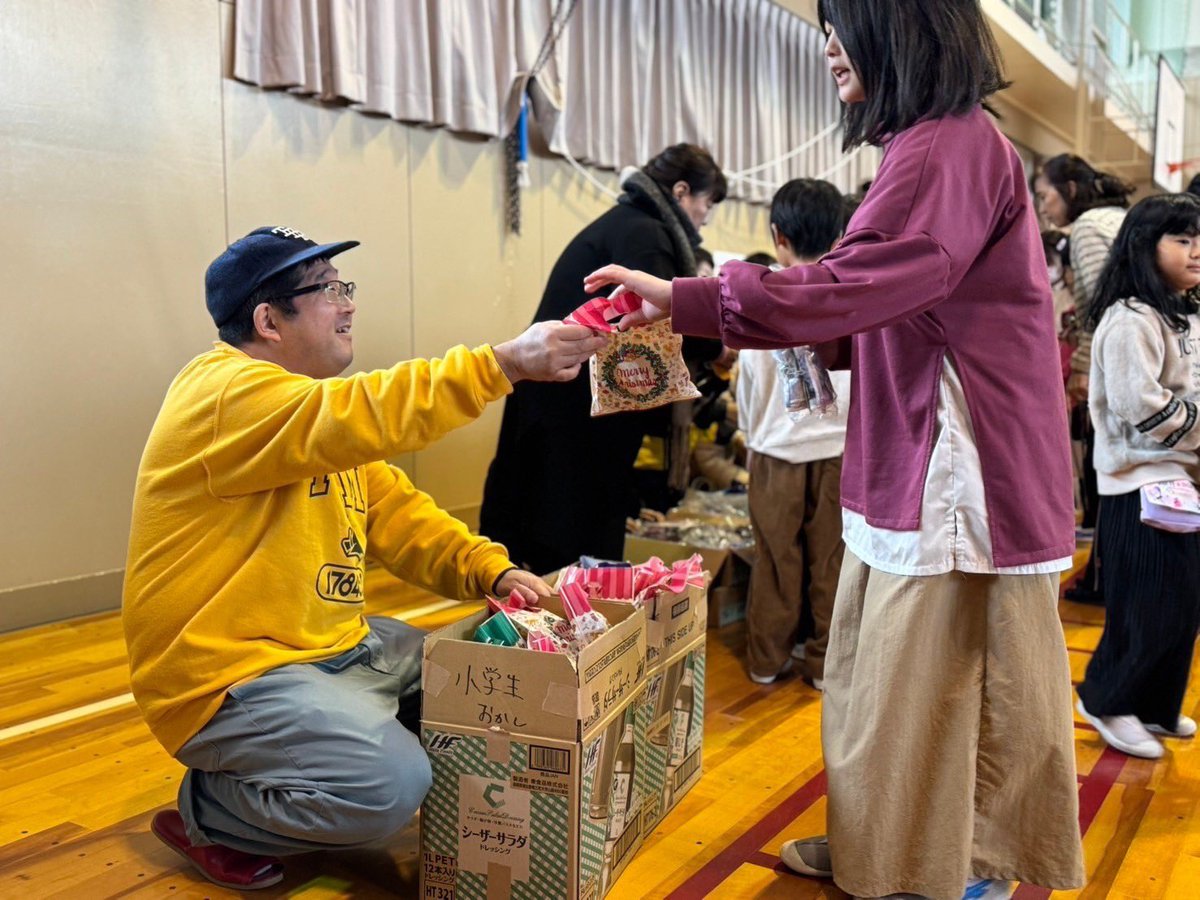 sambomaster_txt's tweet photo. #サンボマスター 山口隆 #珠洲市 #輪島市 をはじめ、
復興のため尽力されている方々にお会いしてきました。
音楽が少しでも誰かの救いになりますように。少しでも笑顔が生まれますように。
1日も早い復興を願ってやみません。
https://t.co/C7tbJHexGo
#コネクト
#サポウィズ
#能登半島地震 https://t.co/ML6XbW74u3
