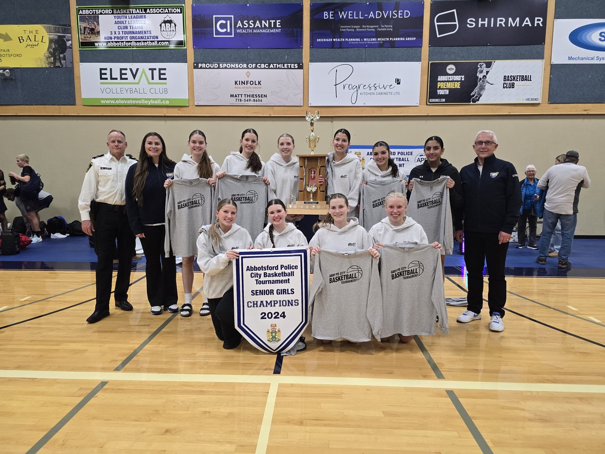DeputyBurrows's tweet photo. Congrats to the Senior MEI Girls and Yale boys for your win! https://t.co/vjQNTm84yE