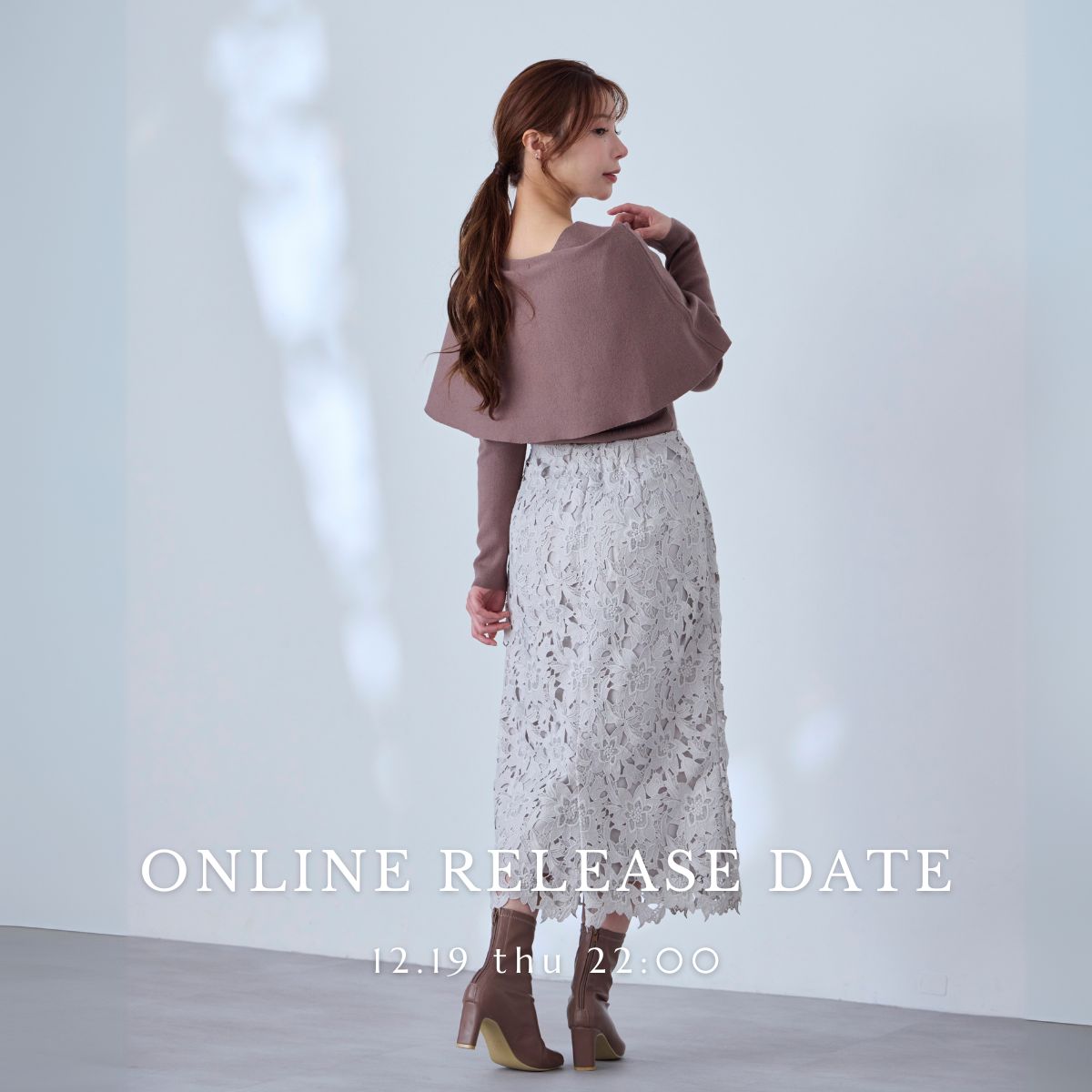 for_overe's tweet photo. 𝗢𝗡𝗟𝗜𝗡𝗘 𝗥𝗘𝗟𝗘𝗔𝗦𝗘 𝗗𝗔𝗧𝗘
発売/イベント情報をCHECK

❅ overE’s HOLIDAY
　 Aラインケーブルニットワンピース
❄︎ ケープニットトップス

12.19（thu）22:00 coming
https://t.co/7jsUQ0JdgI https://t.co/5vRjdR8fdC