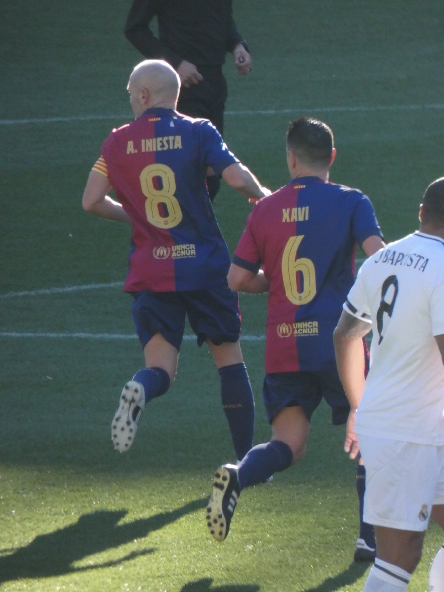 📸 - Xavi and Iniesta in action during the Legends’ Clásico in Tokyo.