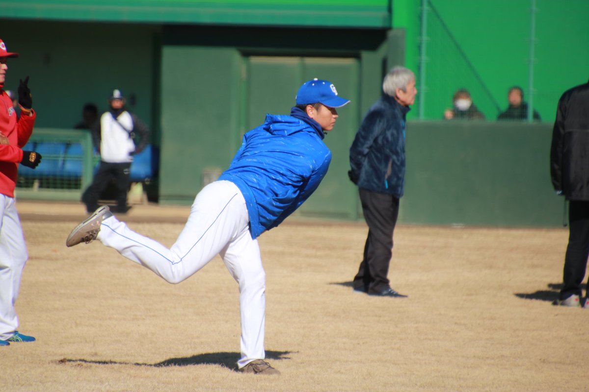 kt_phot2's tweet photo. 昂也とキャッチボールするしみたつ https://t.co/VaafgcY9NJ
