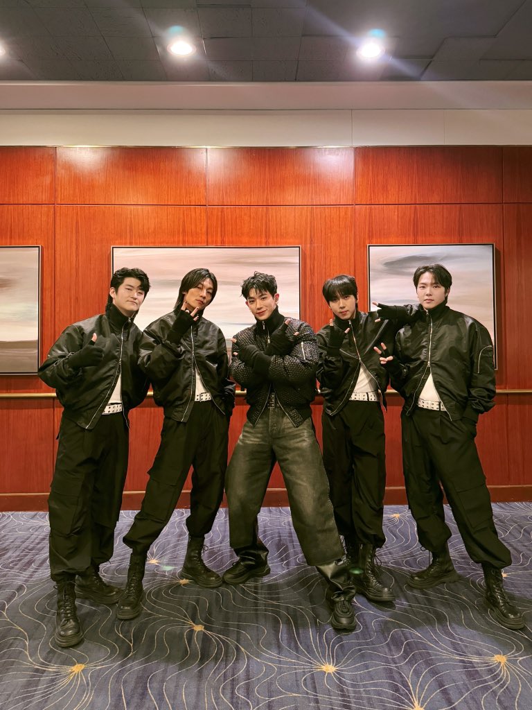 [📸]
2024 Unforgettable Gala

It was an honor to perform at such a meaningful awards ceremony. 

#원호 #WONHO 
#UnforgettableGala #UNFO