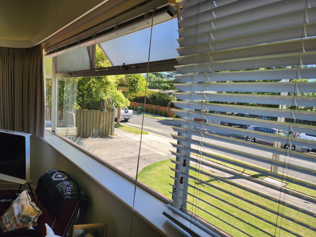 Secret_Design's tweet photo. I had the privilege of visiting this modestly scaled and beautifully detailed mid-century home the other day for one of my last Dr Retro House Calls in-home consultations for 2024. Built in 1959 by a Dutch bricklayer for his family, it is largely original and has been cherished. https://t.co/mmbvocBVIa