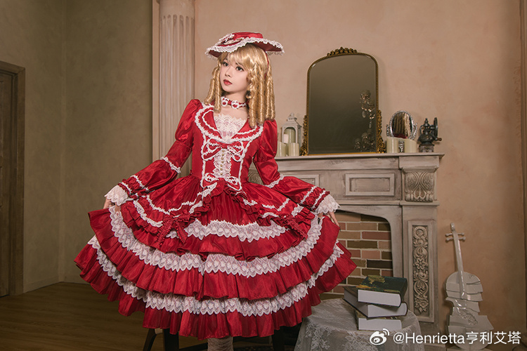 Henrietta のロリィタドレス Henriettaでは比較的珍しい膝丈のロリィタ