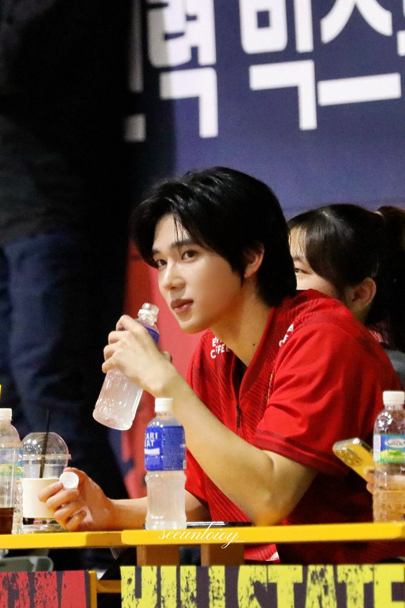 241213
ㅋㅋㅋㅋ어색해

#루네이트 #카엘 #Chael #LUN8