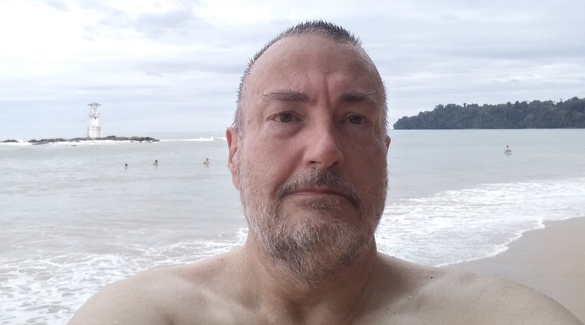 aspi_tor's tweet photo. Jag badade i havet i förmiddags.
Mitt livs första badande i Asien.
Indiska oceanen: Andamansjön.
Varmt i vattnet. Vågor. Skönt.
#autsim #autism #sinnesintryck https://t.co/i0swW3k7sX