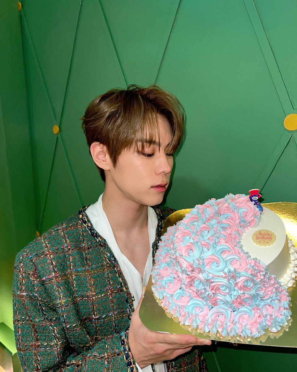 Official_Seobin's tweet photo. Carnival Magic 에서의 가장 특별한 생일을 함께 해줘서 고마워요💛 

#윤서빈 #YoonSeobin
#CarnivalXmasMagic https://t.co/GoojT1XNcb