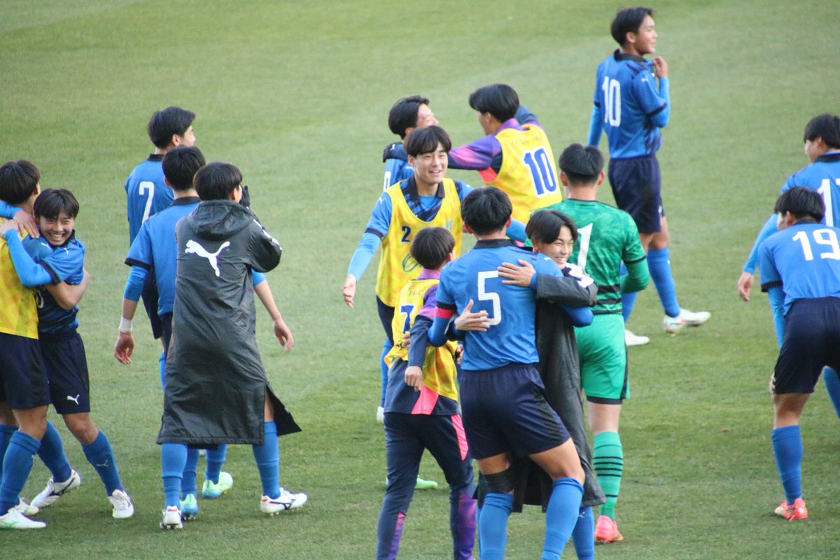 kasanosuke's tweet photo. プレミアリーグ2024ファイナル
12/15(日)
大津高校 3-0 横浜FCユース
(前1-0,後2-0)
得点：前AT+3畑拓海
             後31,後AT+4山下景司

後半立ち上がりに危ない場面があり運にも助けられたが試合を通してほぼ相手に主導権を渡さずに完勝！！大津初の全国タイトル獲得！！ https://t.co/zHEqYHnamH