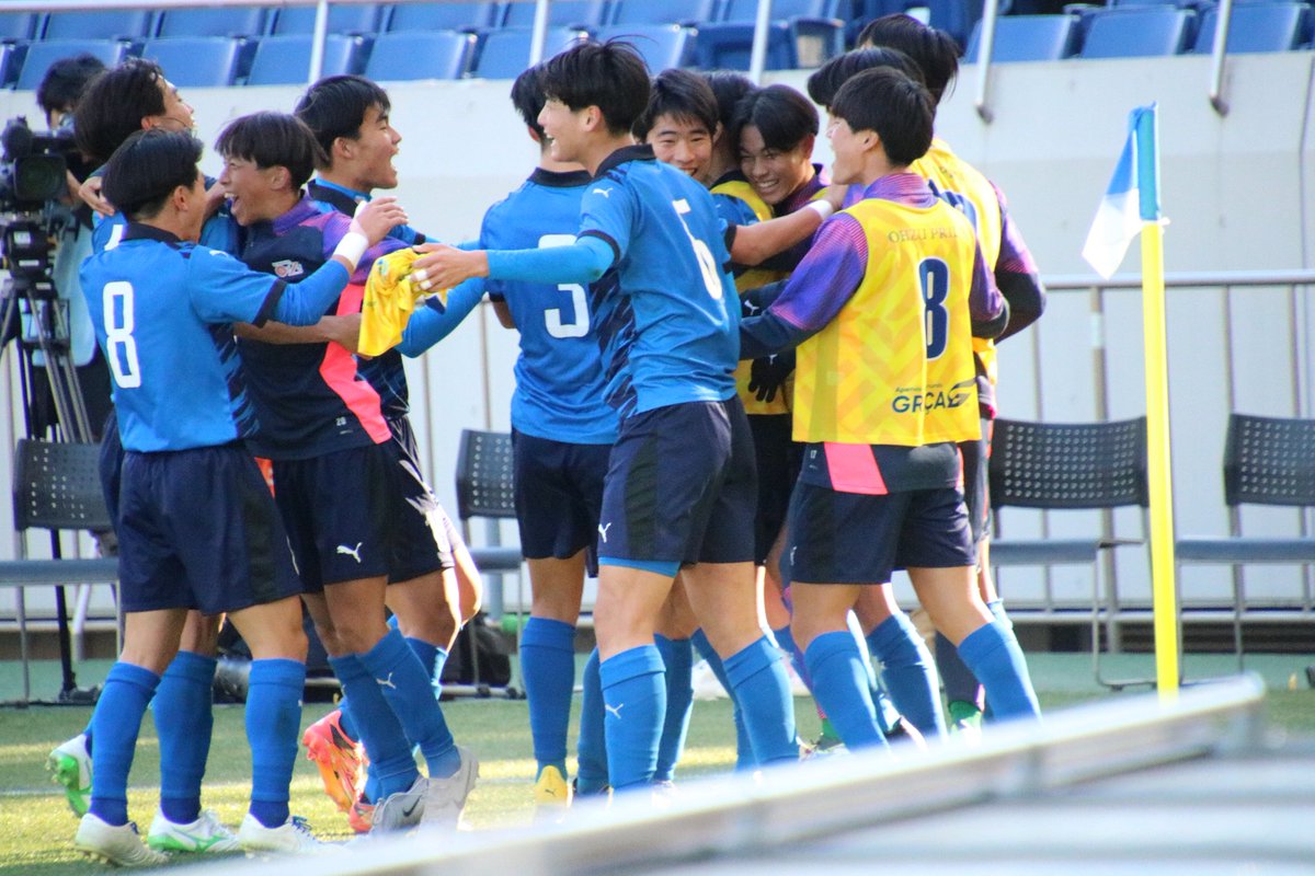 kasanosuke's tweet photo. プレミアリーグ2024ファイナル
12/15(日)
大津高校 3-0 横浜FCユース
(前1-0,後2-0)
得点：前AT+3畑拓海
             後31,後AT+4山下景司

後半立ち上がりに危ない場面があり運にも助けられたが試合を通してほぼ相手に主導権を渡さずに完勝！！大津初の全国タイトル獲得！！ https://t.co/zHEqYHnamH