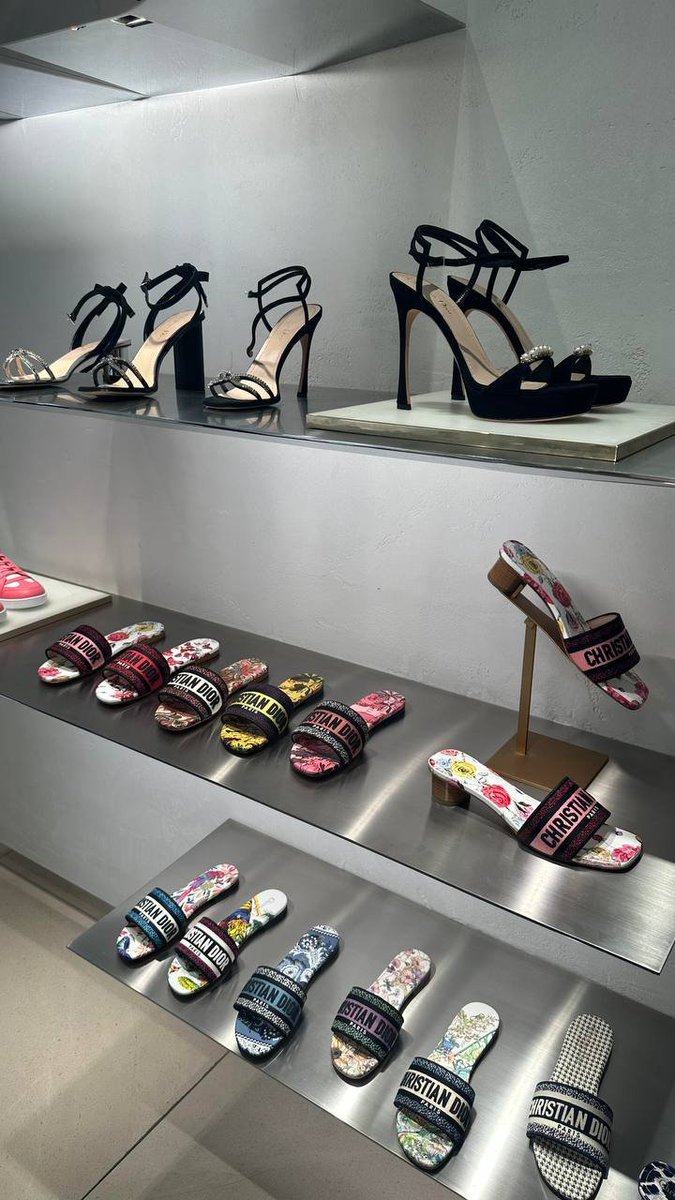 BlitheBernal2's tweet image. I picked out a pair of shoes I like