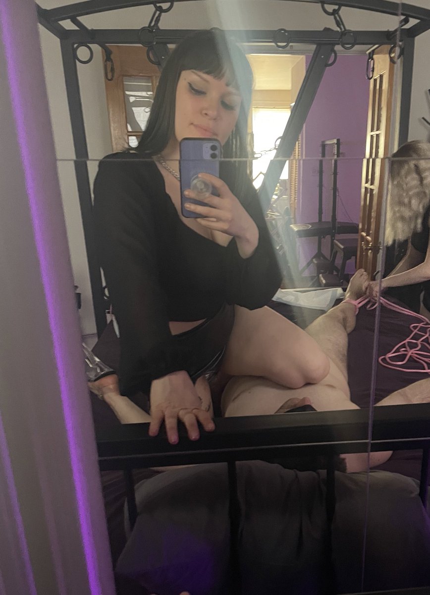 ServeJanet225's tweet photo. So wild heart to all my loyal submissive and sissy's out there to earn my dominance..
Dm if you got a tribute to pay and let's give it a very nice shot ❤️ https://t.co/oOnqe8Ebge
