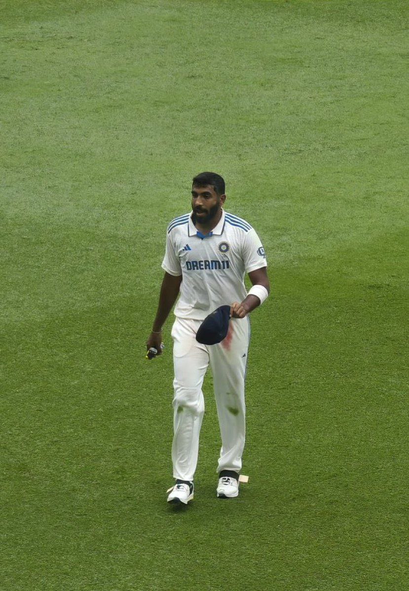 sarita_5M's tweet photo. "The Human, The myth, The legend"
Rain of wickets🌨
Like and retweet for Bumrah
Jasprit Bumrah took five more wickets🐐
#Indvus #INDvsAUS
#BGT2024 #Cricket