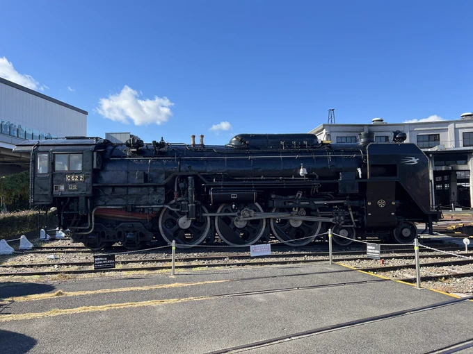 京都鉄道博物館に381系見に行ったらC62 2が整備の為にテンダーと切り離された状態で置かれてたのでしげしげと眺めるなど 