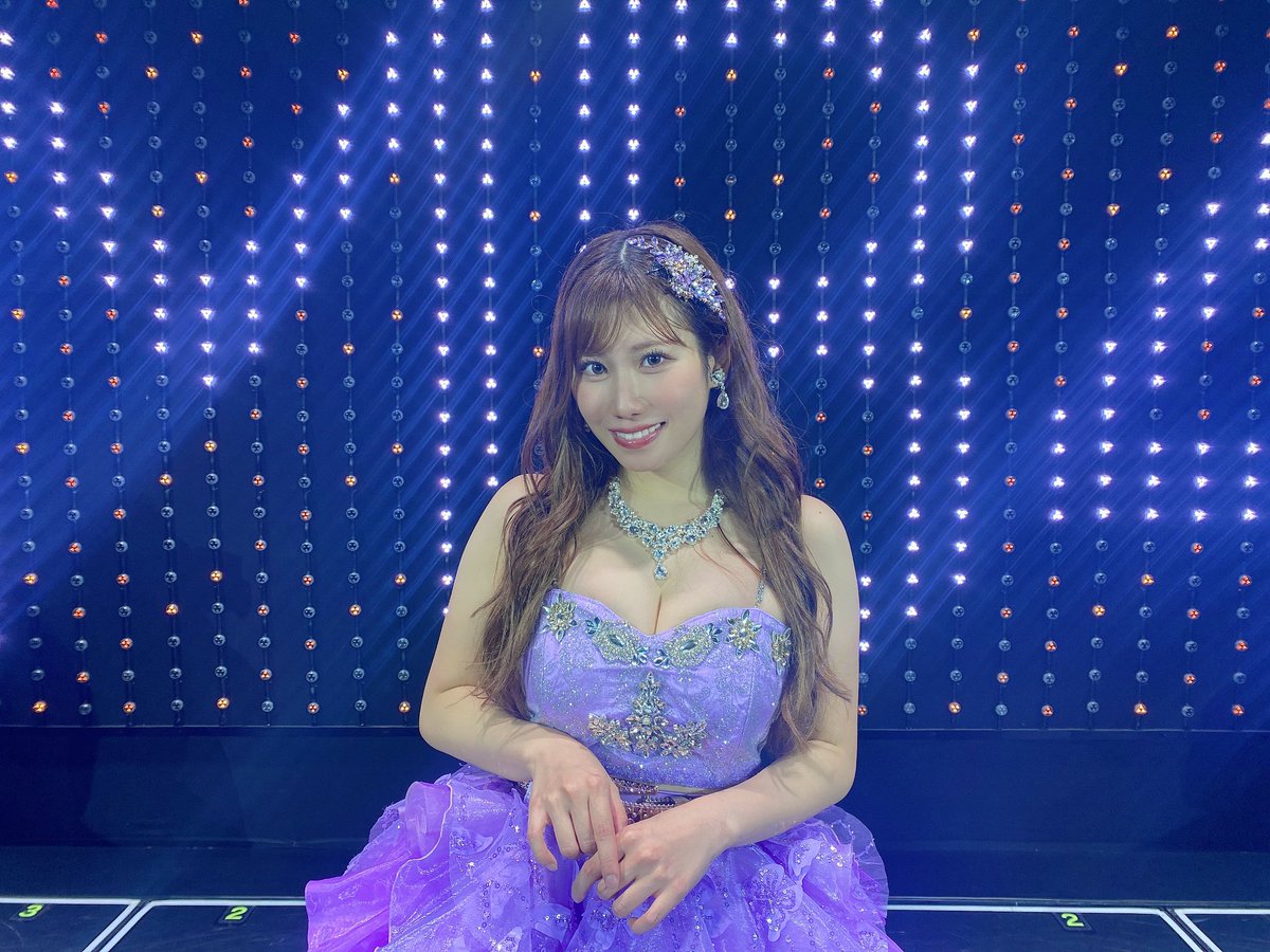 yuumi_1012's tweet photo. #石田優美ソロ公演
優美はみんなの事がだーいすき！
〜14年間ありがとう〜

終わりました😭😭🙏💜

最後に大好きなNMB48のステージで
ソロ公演出来た事嬉しく思います！

暖かいファンの皆さんのお陰で
なんとか無事楽しく終える事が出来ました🥺

本当に本当に
来て下さりありがとうございました！！

ドレス姿1発目に見て欲しかったので
見せれて嬉しいです☺️💜🦋

この後は、わてら其之二と其之三です！
いっぱい笑かすで〜🤣💪