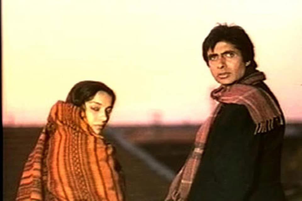 BollyMemories's tweet photo. #35YearsOfMainAzaadHoon 15Dec1989
Kitne Baaju Itne Sar
#AmitabhBachchan #ShabanaAzmi #AnupamKher #ManoharSingh #AnnuKapoor

#KaifiAzmi
#AmarUtpal

Written By #JavedAkhtar
#TinnuAnand https://t.co/ehmaqP7pvz