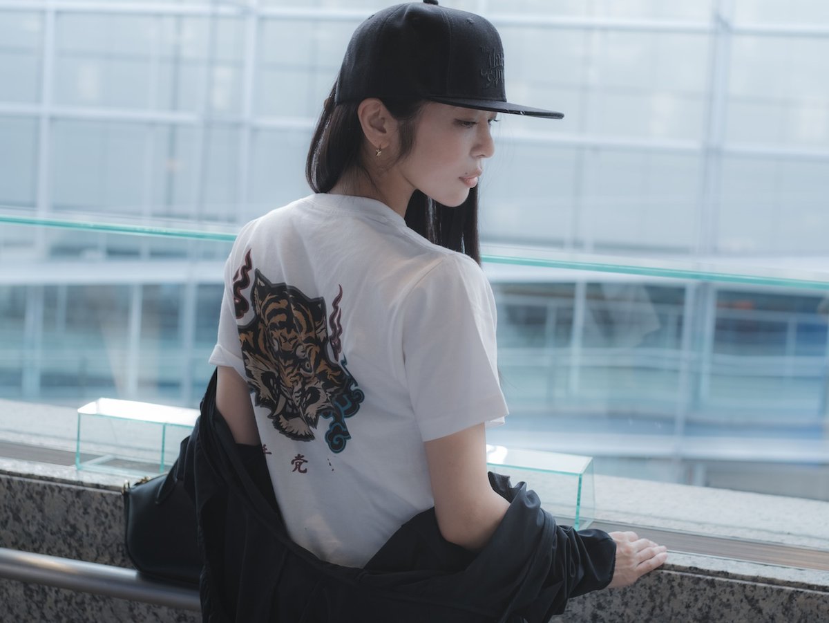 CryptoKyoto_nft's tweet photo. コチラの写真でモデルの方が着用されている、
帽子もTシャツもセール中です🐯

https://t.co/CYP814XFWR https://t.co/gsQ7H2G4XG