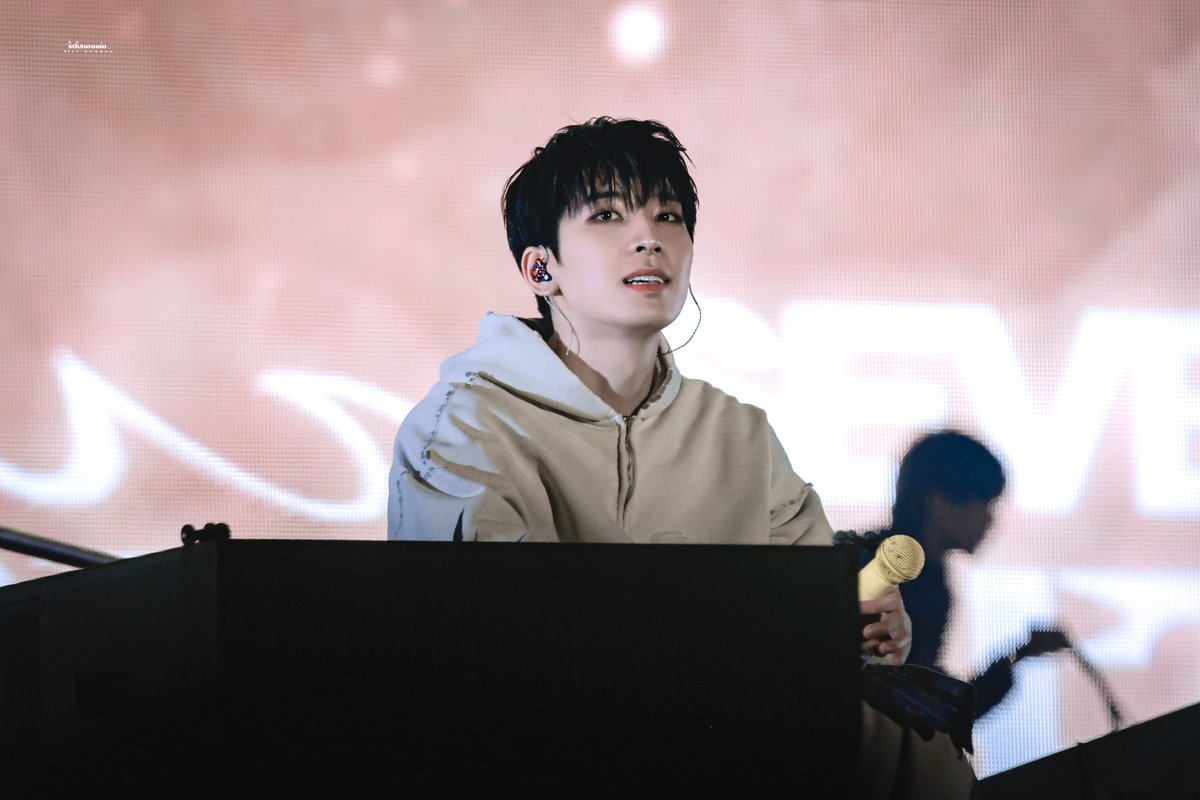 6thAutumnn's tweet photo. 241214 OSAKA Day2

✨

#원우 #전원우 #WONWOO #ウォヌ
#세븐틴 #SEVENTEEN #全圆佑 https://t.co/HBEbrKJ09f