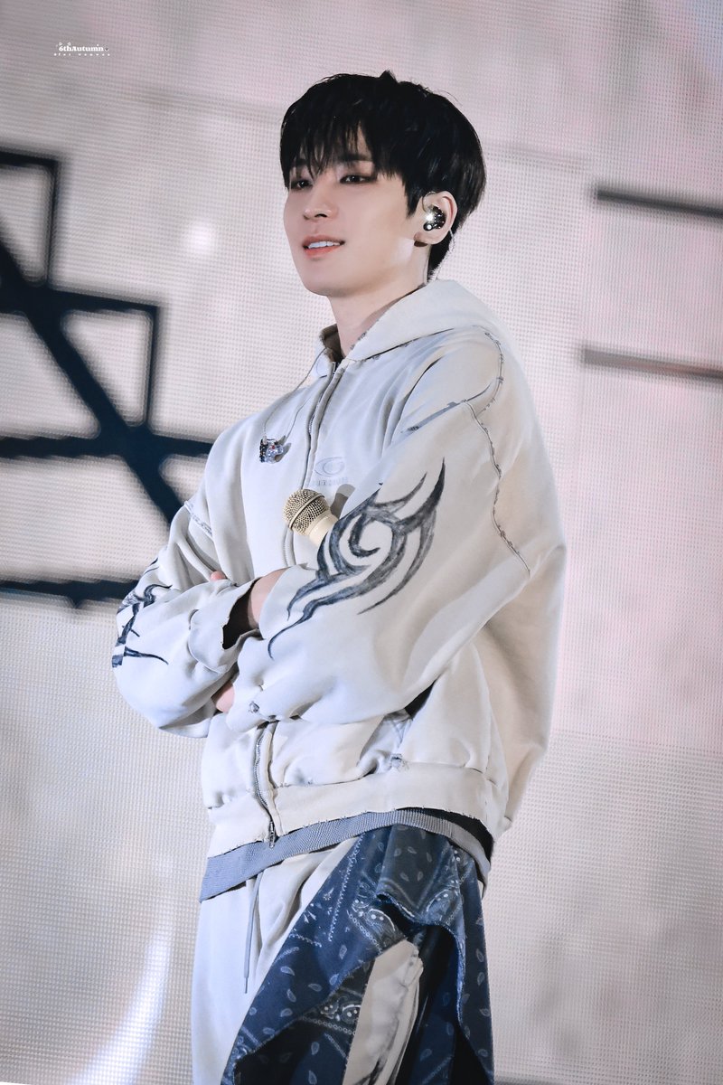6thAutumnn's tweet photo. 241214 OSAKA Day2

✨

#원우 #전원우 #WONWOO #ウォヌ
#세븐틴 #SEVENTEEN #全圆佑 https://t.co/HBEbrKJ09f