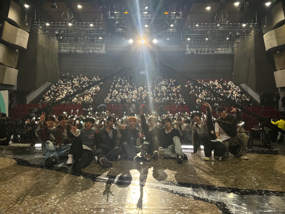 CRAVITYstarship's tweet photo. [📸] 241215
MBC #쇼음악중심
⠀
#CRAVITY #크래비티
#FIND_THE_ORBIT
#Now_or_Never
#Horizon https://t.co/Ypk9DUC2l3