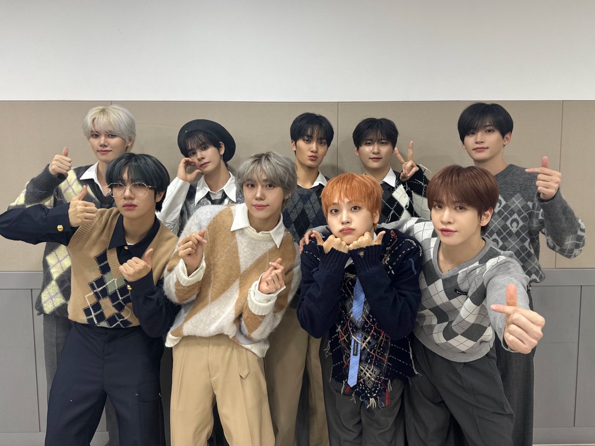 CRAVITYstarship's tweet photo. [📸] 241215
MBC #쇼음악중심
⠀
#CRAVITY #크래비티
#FIND_THE_ORBIT
#Now_or_Never
#Horizon https://t.co/Ypk9DUC2l3