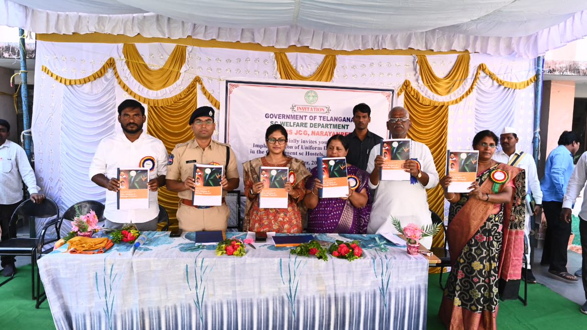 SPNARAYANPET's tweet photo. Dist. #SP_YogeshGoutam_IPS #Collector_SiktaPatnaik and visited #TGSWRS_JCG School and College in #Narayanpet_town and inaugurated the #new_menu and students had a joint meal with their parents. They said that the meal will be as per the new menu introduced by the #TelanganaGovt. https://t.co/jv0c8fksUQ