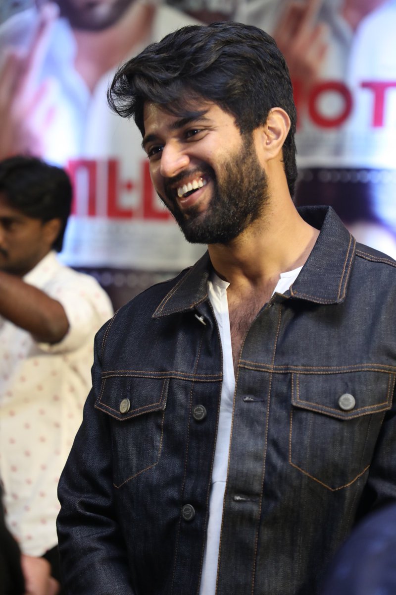 VDuhdOffl's tweet photo. #VijayDeverakonda HD Still..❤️‍🔥

🔗 https://t.co/zgYOxHhQpA

@TheDeverakonda #VDuhdOffl https://t.co/p5dKbMJvWc