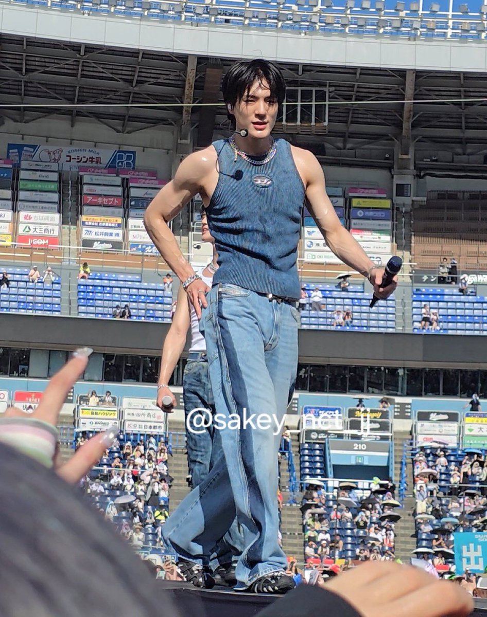 กูยังไม่ไปไหนเลยยังติดอยู่ตรงนี้