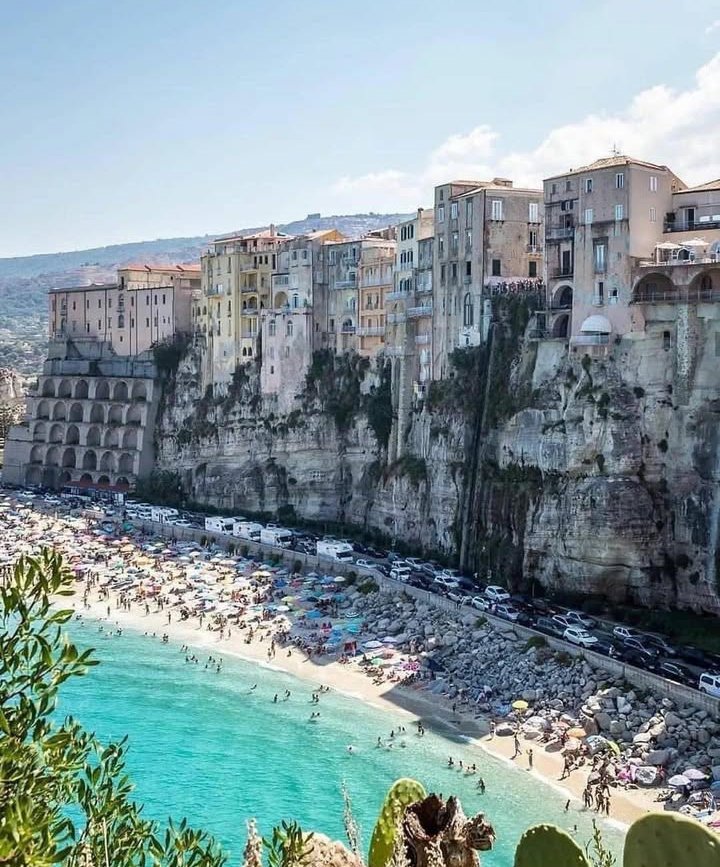 Dayo_Rowland's tweet photo. ♦️🎁 Every challenge brings us closer to success. Don't give up. 

📍Italy 🇮🇹 https://t.co/fgn6mwyYdR
