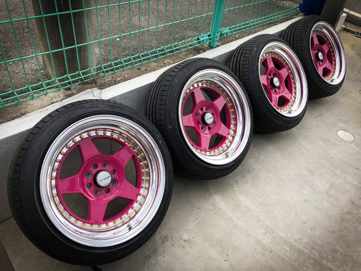 S_3_3_3_3's tweet photo. ガレージ移動したいから物処分。

work CR01 16インチ 8J
4H PCD100
オフセット F+10/R+7

設定外workピアスボルト ゴールド

２本ガリ傷有り。
50,000円
リペア出しても10万以内で収まる思う！
リペア屋も紹介出来ま~す。

大阪 大東市から早い物勝ち引取り限定。 https://t.co/yO08BmoZXY