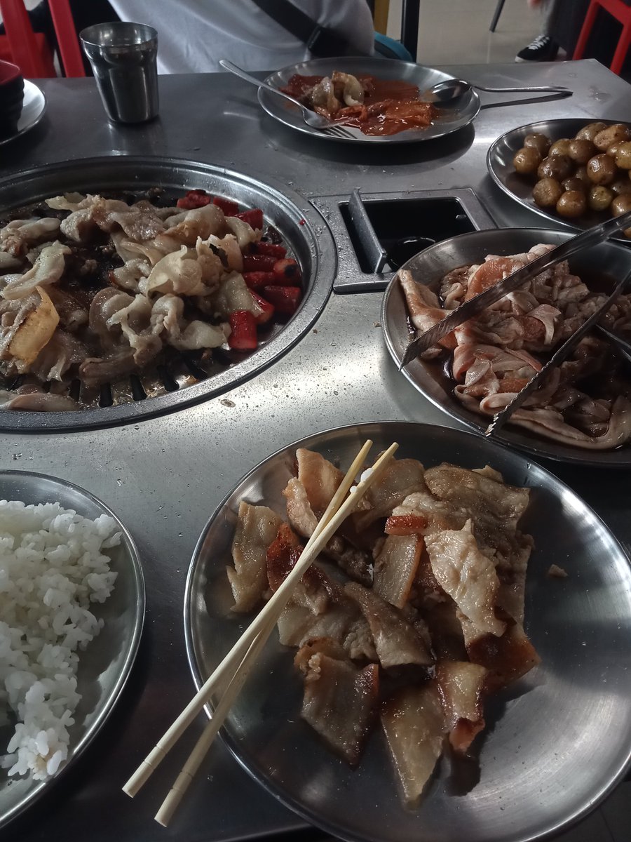 went on a team eat out as our xmas party and yung kanta "don't wanna cry" by svt tas everytime by chen &amp; punch magkasunod... nakakahiya naman bigla ako umiyak dito diba?