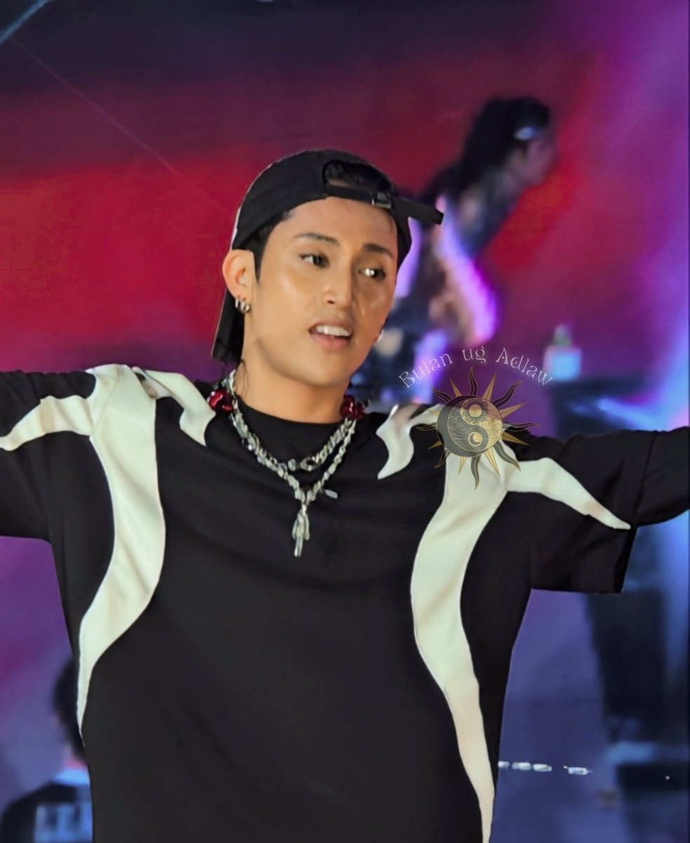 awi_esbi's tweet photo. i mean, NAPAKA GWAPO! HUHUHUFJKKNSSN! 😭😭😭😭

VIBE WITH SB19 IN MOA
@felipsuperior #FELIP  
 #SB19 #SB19_KEN 
#SB19atJBLSoundfest2024 https://t.co/RcHvA8YSoY https://t.co/JqCWvCoj1n
