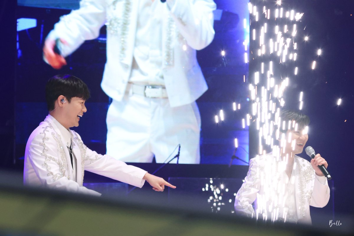 라포엠 울산 콘서트 24.12.14 
#라포엠 #LAPOEM #유채훈 #박기훈 
 
불꽃 쏘는 동생보며 빵터진 형아