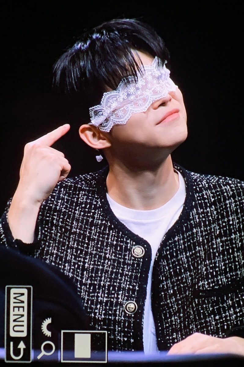 heartattack_er's tweet photo. 241215 이것뭐에요~? 상태이긴한데 일단 열심히 합니다 #김강민 https://t.co/omVCJXpgEz