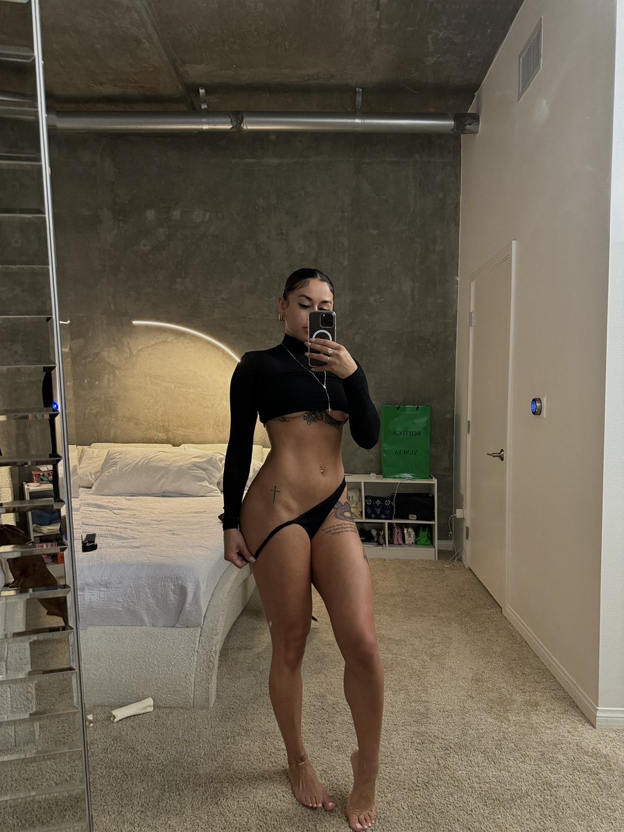 nsfwmuses's tweet photo. Raelynn https://t.co/UEPsgZbfj9