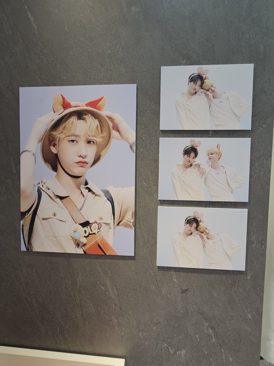 멋진 욱진이와 투샷을 찍을수있는 기회라니
놓칠수 없어서 다녀왔습니다

혼자찍는건 난생처음이라 실수가 한번 있었지만 ㅋㅎ 잘찍었어요!

액자가 예쁜게 너무 많아서 찬찬히 다 뜯어봤어요 
여기 올리진않았지만 개취는 토끼인척하는 여우였습니다❤

#이렇게_좋은날_너와_함께면
#9OOd_daisy