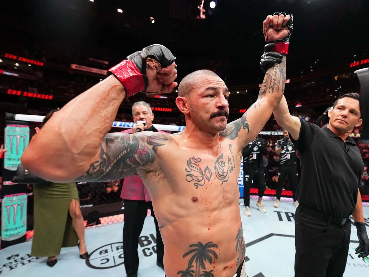 barstoolsports's tweet image. Cub Swanson Sleeps Billy Q After An Absolute War To Keep The Crazy Knockouts Going Tonight 
buff.ly/3BsEe3Q