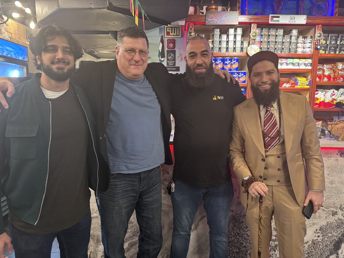HassanShibly's tweet photo. Great evening with @RealScottRitter sharing with him the plight of the Syrian people and why I believe liberation for the Palestinians will come through the support of a free and prosperous Syria. 

Join us at my home today in Tampa at 5:30 as we continue the conversation- message me for address.