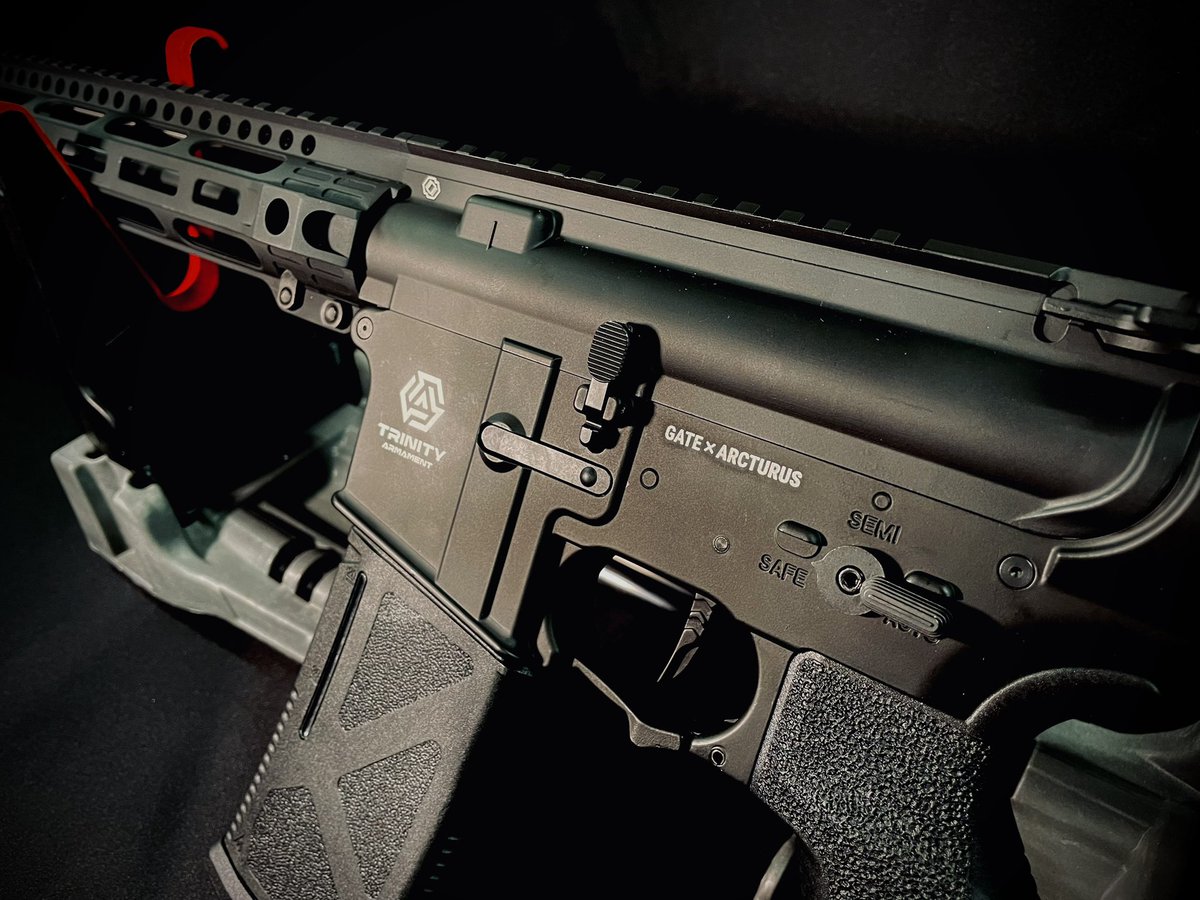 MILSPEC_CONCEPT's tweet image. 🎌✨最強の電動ガン日本上陸✨🎌

箱だしでフルカスタムのような仕様💫

ARCTURUS×GATEのコラボブランド✨
&quot; #TRINITY  #ARMAMENT &quot; ⟡.·
 
【 11.5  GA-TA01 】
【 15.3 GA-TA02 】
【   7.9 GA-TA03 】

〇GATE TITANⅡ Bluetooth標準搭載
    ( アプリで設定可能なのです！)…