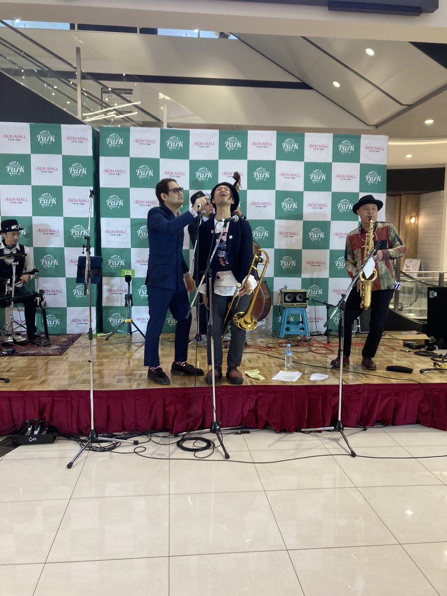 harihariton's tweet photo. THE TOOTONES 豊川イオン
あおりも終わりぎわの終わらない遊びもアンコールOKなのも、めっちゃ LIVEっぽかった😎 https://t.co/ssTIUXr7Cm