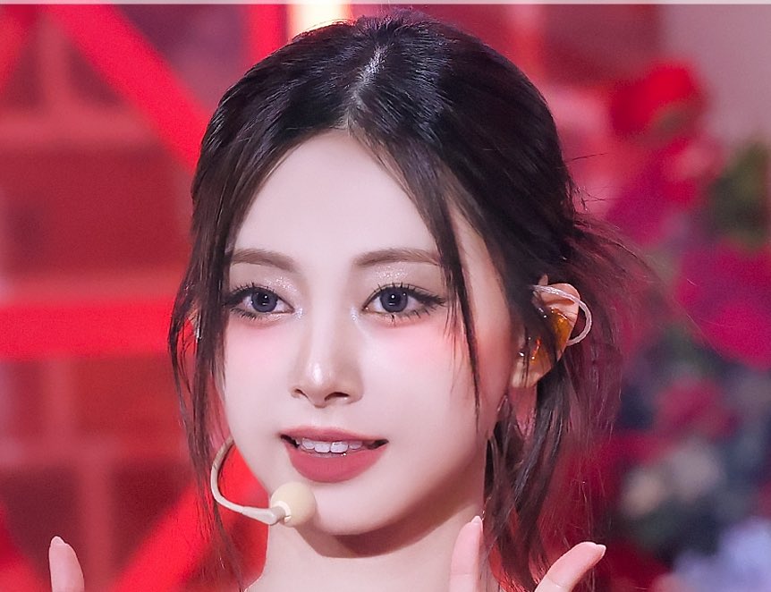 gallerytzu's tweet photo. what if i say tzuyu is the visual of kpop https://t.co/2GBxI7A3O2