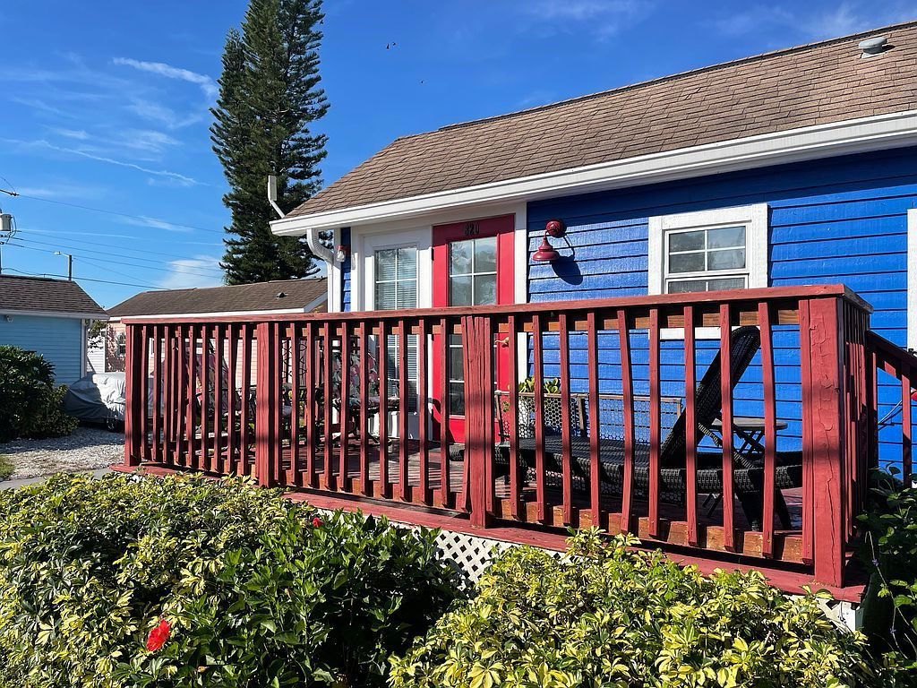 Tiny house for sell in Clearwater fl  zillow.com/homedetails/23…