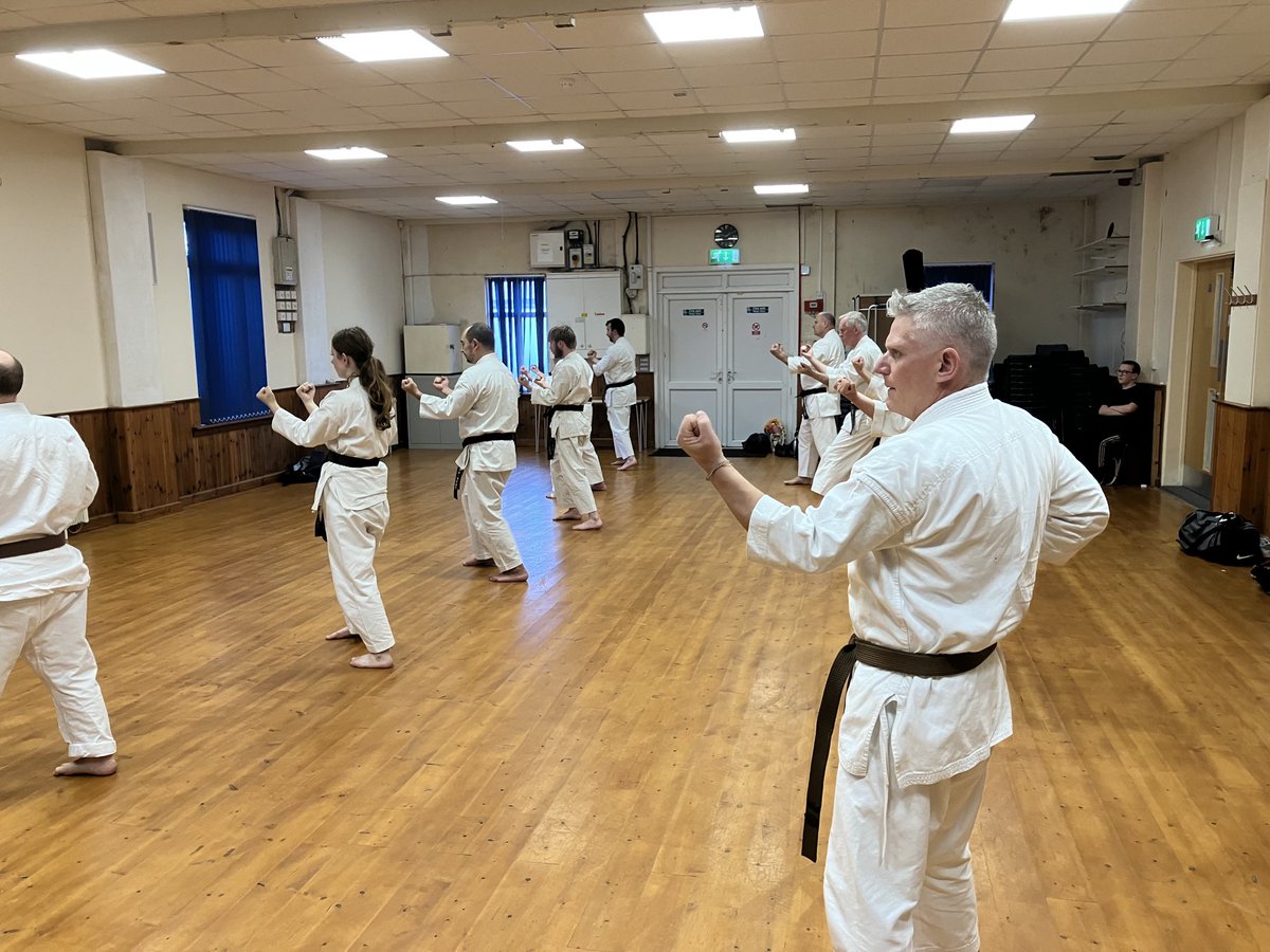 DoryokuRyu's tweet photo. Training in Cornwall yesterday 👍 #sanchin #goju https://t.co/dgOpa2DvPC