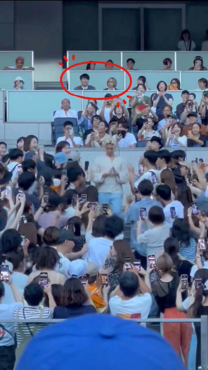 Gt.小笹大輔とDr.松浦匡希は藤井風の日産スタジアムでのライブにお忍び参戦していた。

もしかしたら会場の規模や設備の確認も兼ねてたのかもしれませんね😌

#Official髭男dism