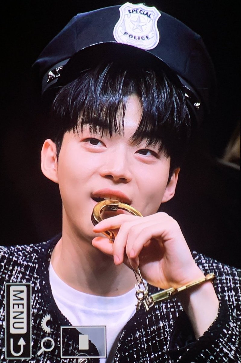 heartattack_er's tweet photo. 241215 온갖 직업군 체험중 #김강민 https://t.co/8PYBvjXVk3