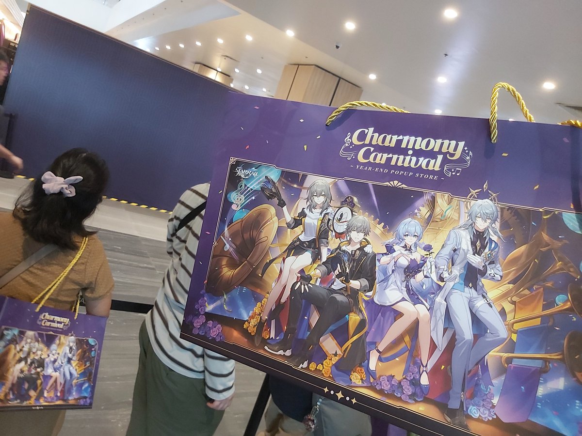 Huzafan's tweet photo. lined up for the meet and greet :p
#HonkaiStarRail #HSR #HSRCharmonyCarnival https://t.co/CD6rNU8V1I
