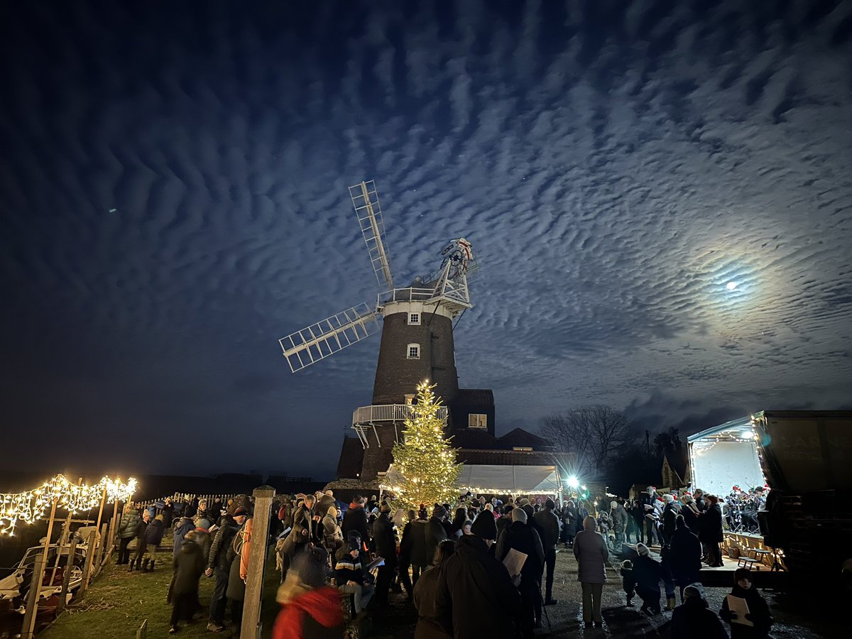 Thanks to everyone who came along to Carols on the Quay at #Cley last night-what a beautiful evening it was. Happy Christmas everyone!